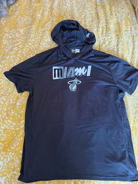 New Era Miami HEAT Hoodie Tee